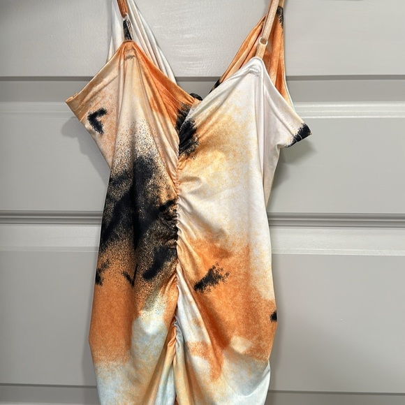 NWOT Tiger Mist Cut Out Tie Ruched Bodycon Dress Size S in Orange Multi - Picture 9 of 9